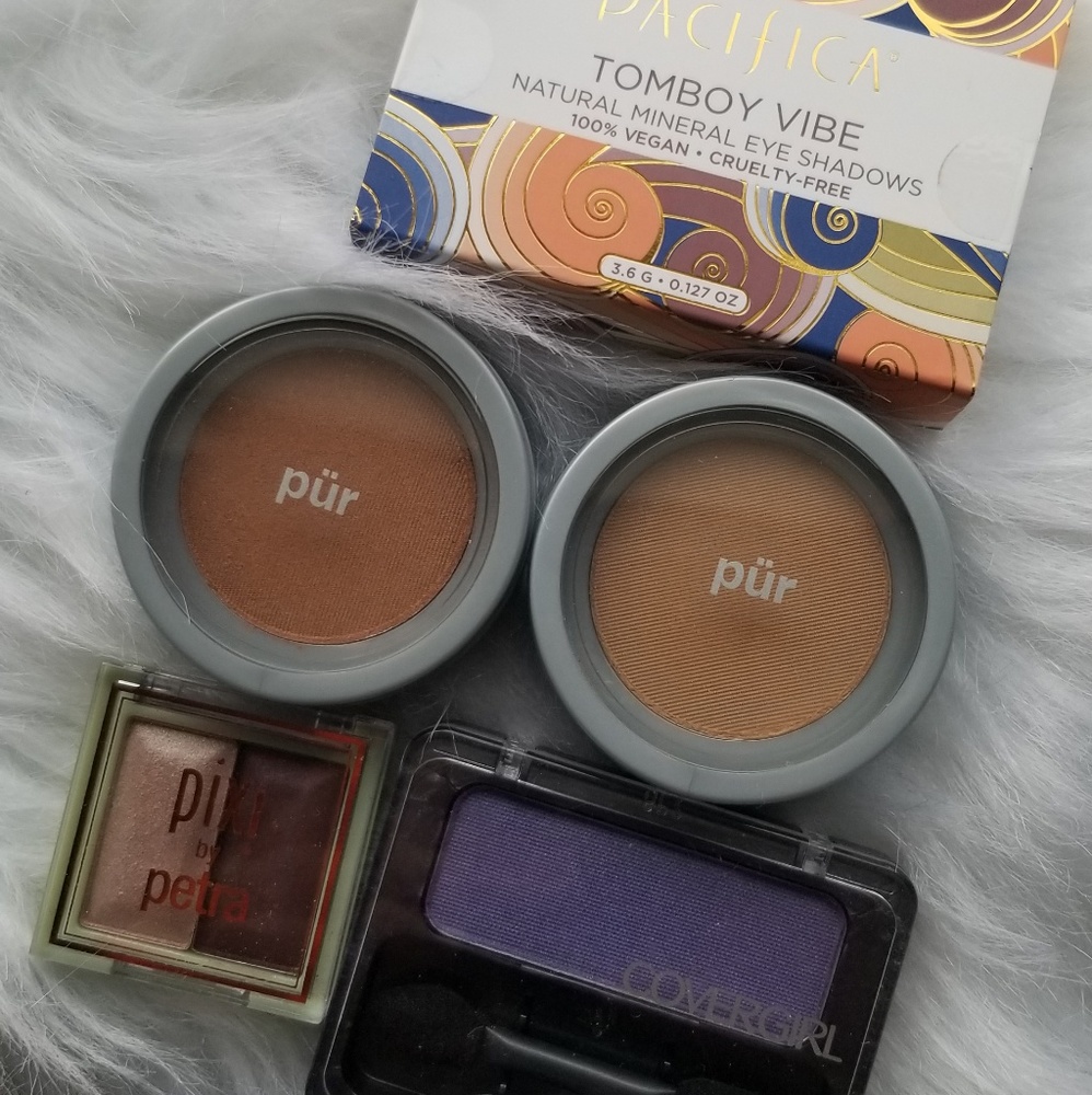 Eyeshadow bundle.
